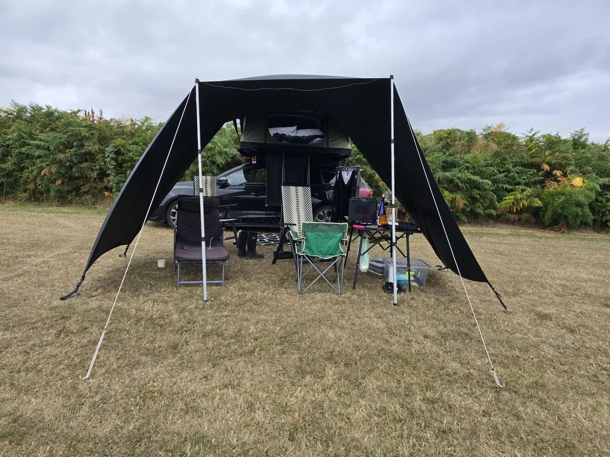TentBox Lite Windbreak - A sheltering wall for your roof tent