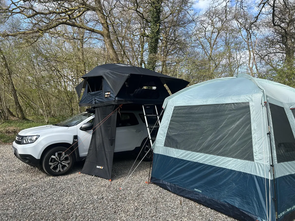 TentBox Lite Windbreak - A sheltering wall for your roof tent