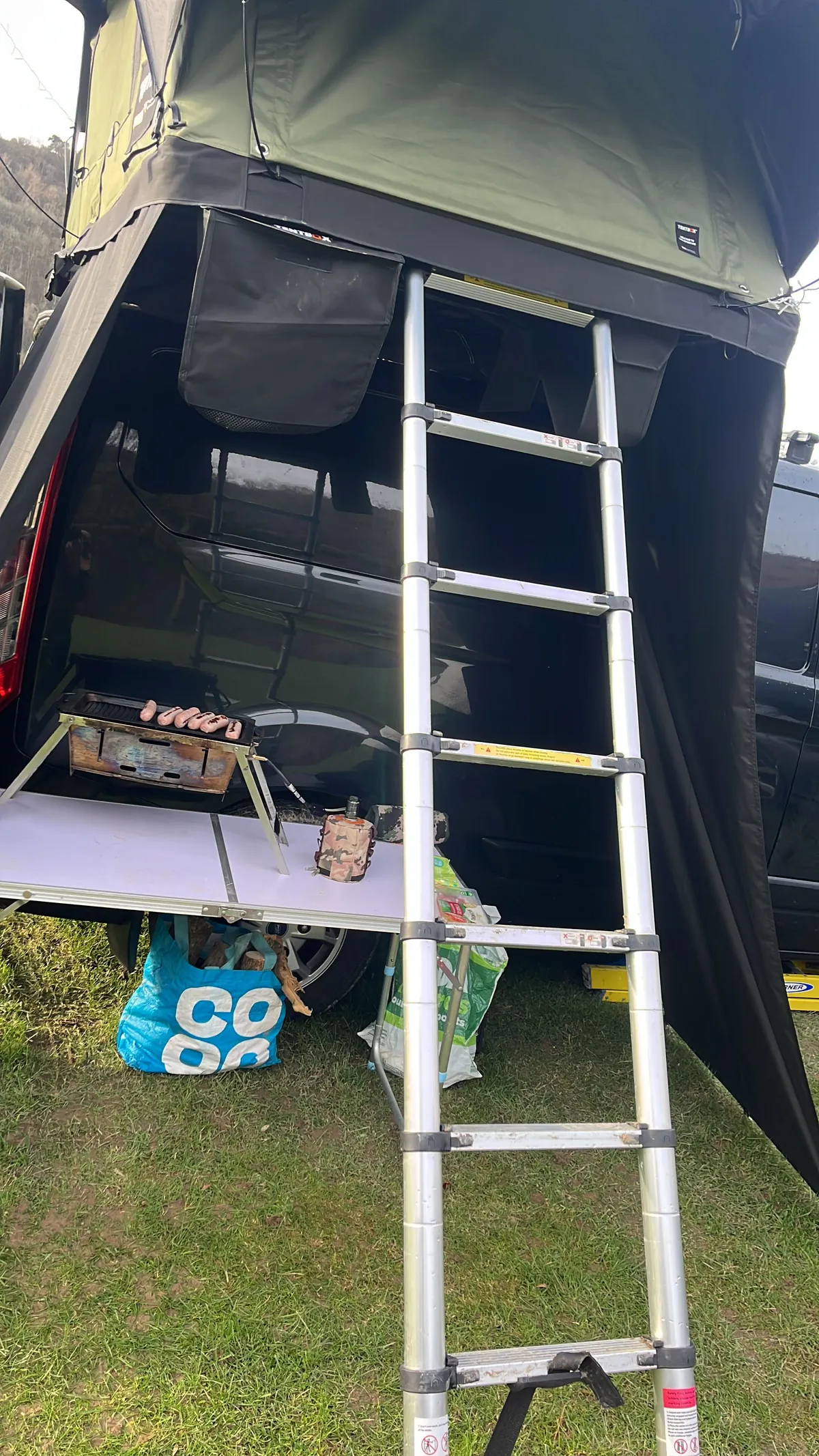 TentBox Lite Windbreak - A sheltering wall for your roof tent