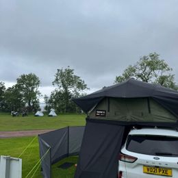 TentBox Lite Windbreak - A sheltering wall for your roof tent