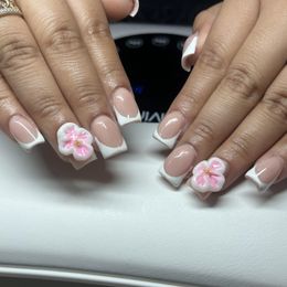 Dynamic White Gel Polish (High-pigmented White Shellac Gel Color)
