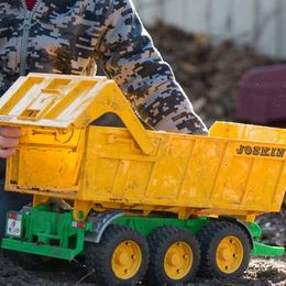 Joskin tipping trailer – Bruder – Bruder Toy Shop