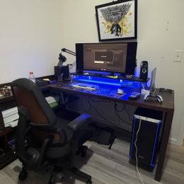 Yes, if your wondering if this is a good chair the answer is yes.
If you have poor posture or back pain or just want a comfy seat while wo…