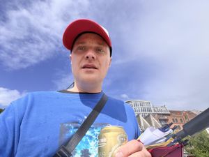 Lasse M., Gratitude, Bubbles and Sky Sticks