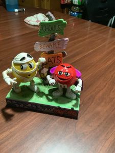 M&M'S Red & Yellow Halloween – Jim Shore