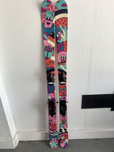Joyride Dogger Park Ski | J Skis x Cobra Dogs 90mm Twin Tip – J skis