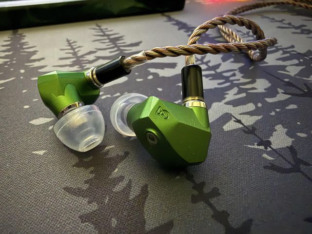 Andromeda 10 Launch Edition IEMs | Campfire Audio